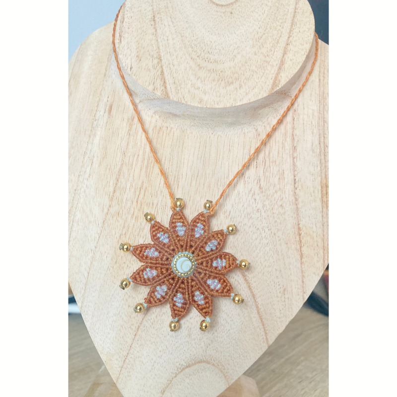 collier flower