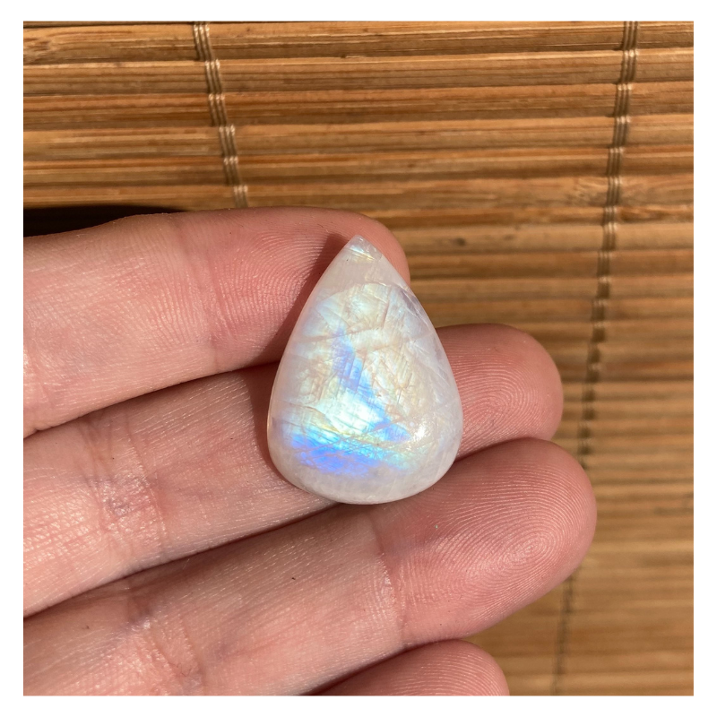 Pierre de Lune Bleu Cabochon