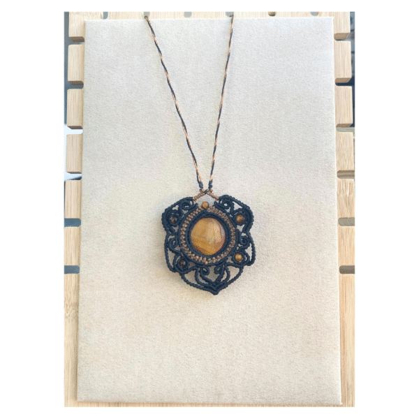 Collier Mandala en Œil de Tigre