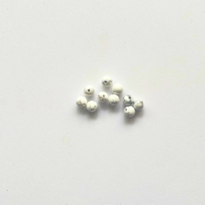 Perles Howlite 6 mm x10 Perles Howlite 6 mm x10 pierre naturelle trou 1 mm pour micro-macramé