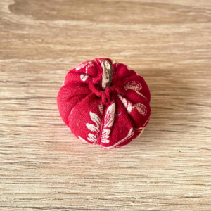 Pic aiguilles couture fait main pic aiguilles couture fait main coussin porte aiguilles tissu Rouge et blanc